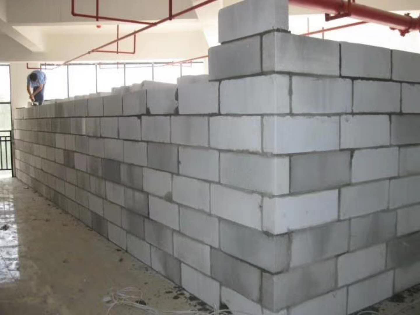 鹿晗蒸压加气混凝土砌块承重墙静力和抗震性能的研究